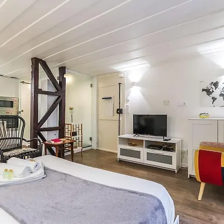 아파트 Portucale ! Bairro Alto Loft 리스본